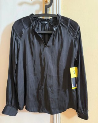 Blusa Negra de Encaje,blazers, pantalónes,faldas.