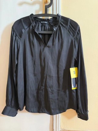 Blusa Negra de Encaje,blazers, pantalónes,faldas.