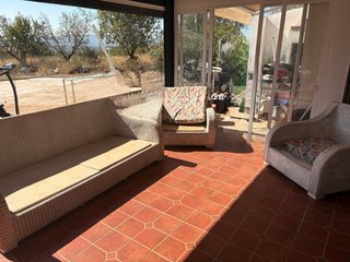 Conjunto sofá y sillones de mimbre para terraza