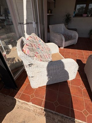 Conjunto sofá y sillones de mimbre para terraza