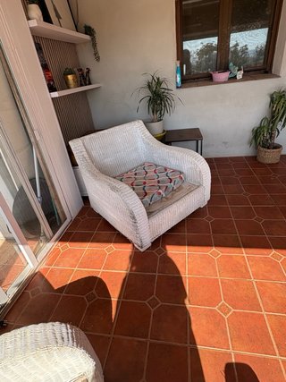 Conjunto sofá y sillones de mimbre para terraza