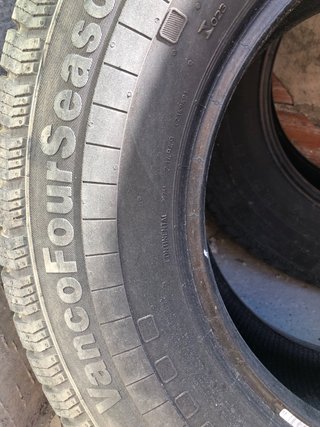 Neumáticos Continental 225/75 R16 C