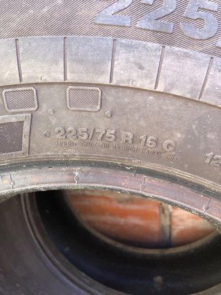 Neumáticos Continental 225/75 R16 C