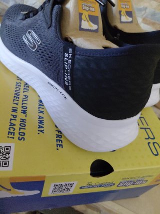 Zapatillas Skechers Slip-ins Negras y Blancas