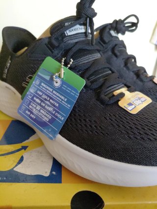 Zapatillas Skechers Slip-ins Negras y Blancas