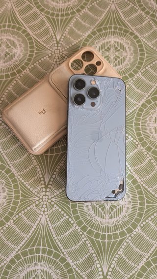 iPhone 13Pro 256GB y funda protectora con bolsillo
