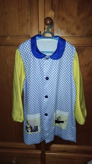 Bata de colegio infantil
