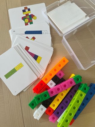 Juego cubos encajables matemáticas