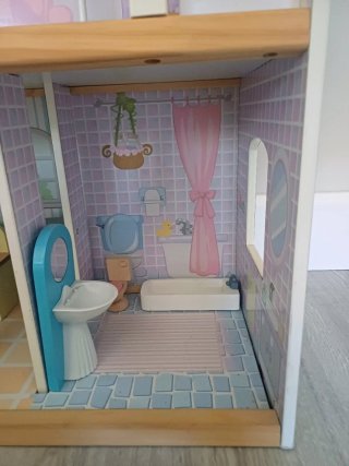 Preciosa casita de muñecas con accesorios
