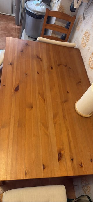 Mesa de cocina y 4 sillas de madera