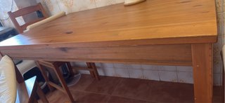 Mesa de cocina y 4 sillas de madera