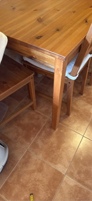 Mesa de cocina y 4 sillas de madera