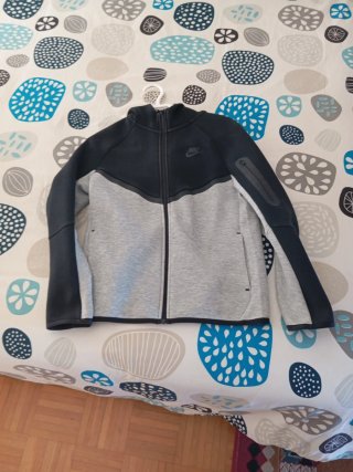 Chaqueta Nike Tech Fleece Gris talla L niño