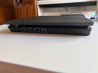 PS4 Slim 500GB + 2 controller + 3 giochi + Scatola