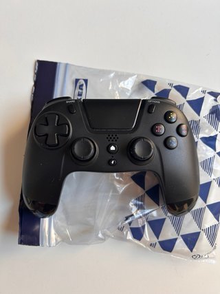 PS4 Slim 500GB + 2 controller + 3 giochi + Scatola
