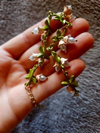 Pulsera con diseño floral