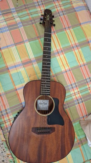 Guitarra Electroacústica Harley Benton Marrón