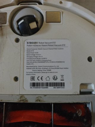 Robot aspirador blanco