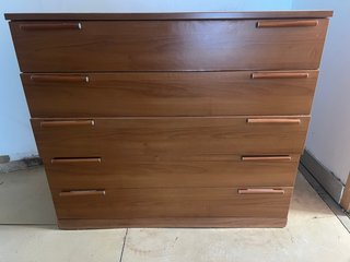 Cómoda de madera con 5 cajones