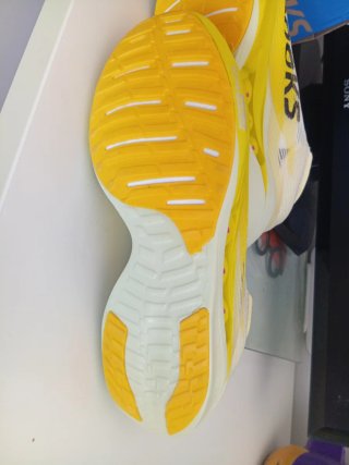 Zapatillas Brooks amarillas talla 44