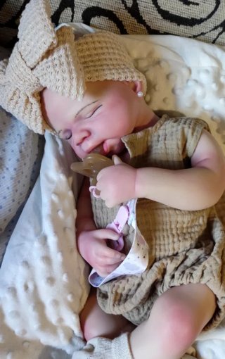 Reborn silicona niña 48cm piel blanquita