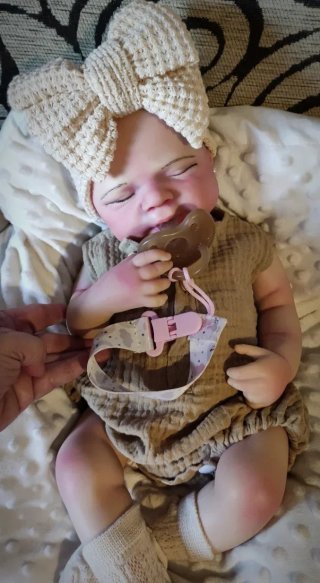 Reborn silicona niña 48cm piel blanquita