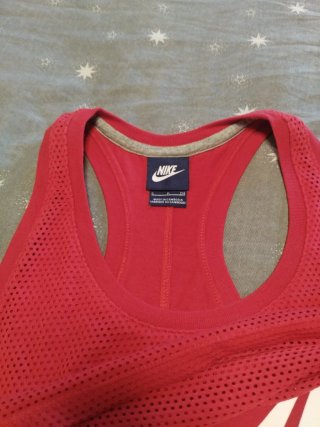 Camiseta Deportiva Nike Roja Talla M