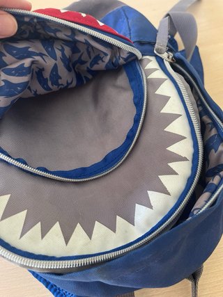 Mochila infantil tiburón
