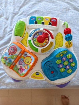 Mesa de actividades musical para bebés