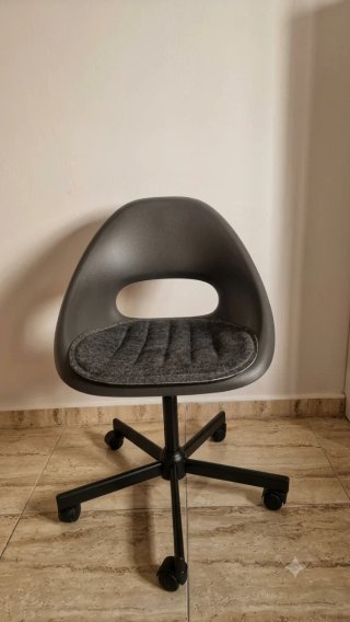 Silla giratoria IKEA negra