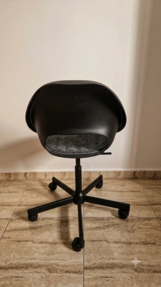 Silla giratoria IKEA negra
