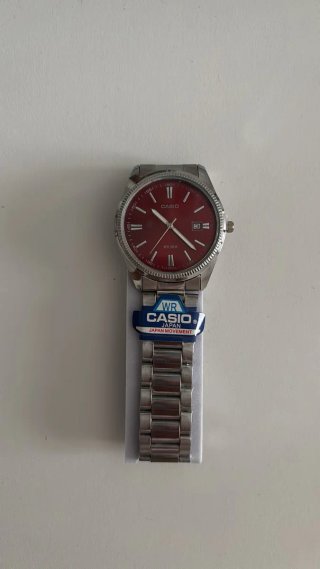 Reloj Casio con Esfera Roja