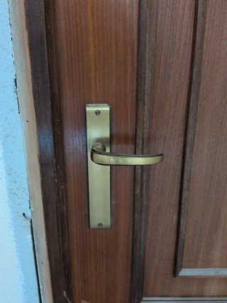6 Puerta de Interior de Madera y cierro de cristal