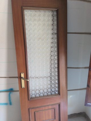 6 Puerta de Interior de Madera y cierro de cristal