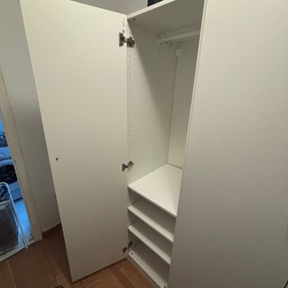 Conjunto de armarios de color blanco