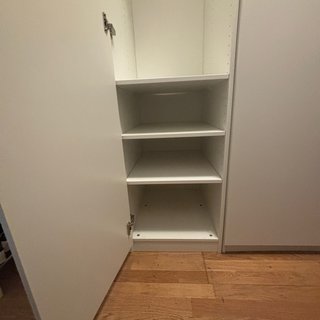 Conjunto de armarios de color blanco