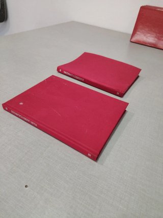 Es una colección de 24 librod