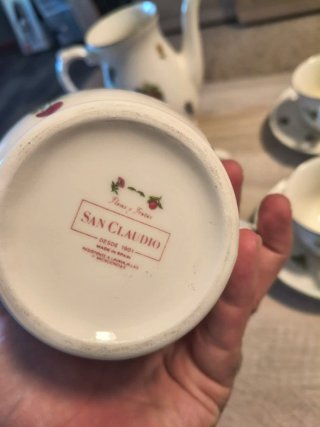 Juego de tazas y platillos San Claudio flores