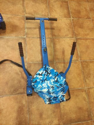 Hoverboard azul con accesorio