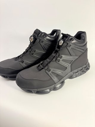 Zapatillas altas negras con cierre giratorio