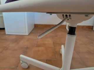 Silla de escritorio IKEA morada con ruedas