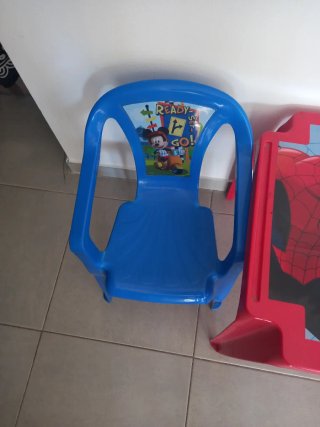 Mesa y 2 sillitas infantiles Spiderman y Mickey