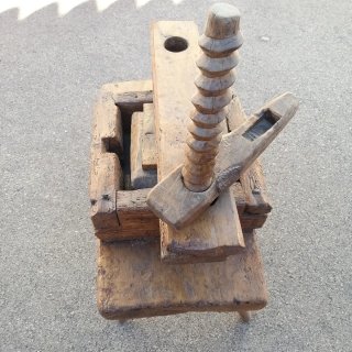 Prensa de Miel Antigua de Madera