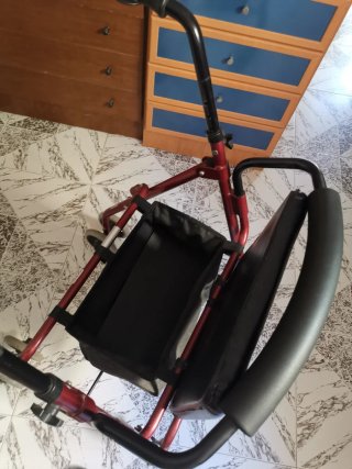 Andador para mayores con asiento