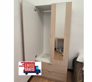 Armario de madera con entrega