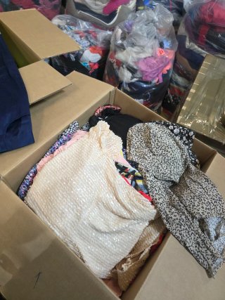 Ropa por Kilo: Premium y Segunda Mano
