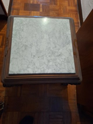 Mesa auxiliar mármol y madera