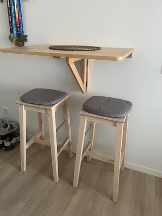 Mesa abatible pared IKEA + 2 taburetes