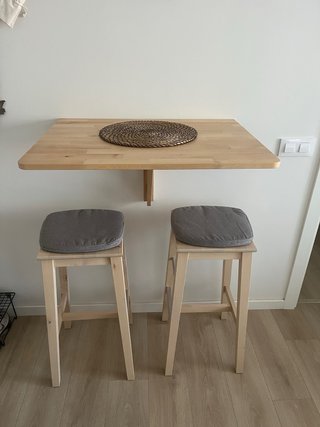 Mesa abatible pared IKEA + 2 taburetes