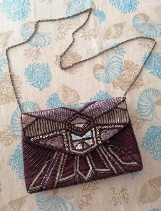 Bolso de fiesta morado y plateado